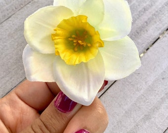 Spring hair flower, Narcissus hair pin, small daffodil