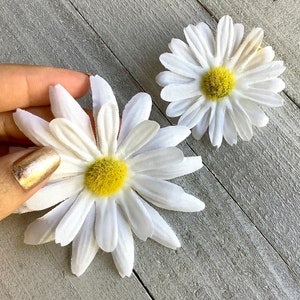 White Daisy hair clip, daisy hair accessories, daisy flower hair barrette