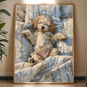 Peut inclure: Une impression d'art mural rectangulaire représentant une peinture à l'huile d'un chiot au pelage clair et duveteux, allongé sur le dos. Le chiot a les yeux fermés et repose sur un lit au tissu rayé blanc et bleu, aux coups de pinceau épais.