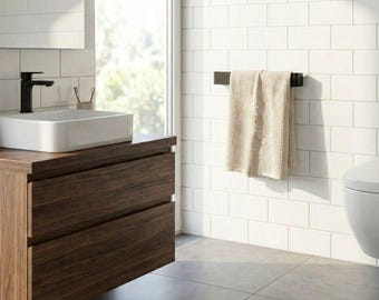 Porta-toalhas minimalista em metal preto, decoração moderna para banheiro.