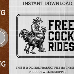 Op de afbeelding: Zwart-wit digitaal ontwerp met een cowboy die op een haan rijdt, met de tekst "FREE COCK RIDES". Het ontwerp bevat de woorden "SVG" en "PNG", en de tekst "INSTANT DOWNLOAD".