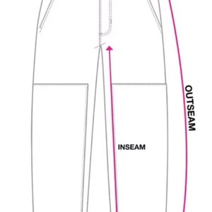 Pode incluir: Diagrama de cal&ccedil;as com medidas rotuladas: cintura, costura externa, entrepernas e abertura da perna. Setas cor-de-rosa indicam os pontos de medi&ccedil;&atilde;o. As cal&ccedil;as s&atilde;o mostradas em um estilo plano, em uma cor neutra.