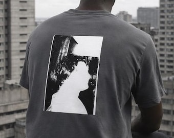 Black & White State - Minimal Rücken Print T-Shirt