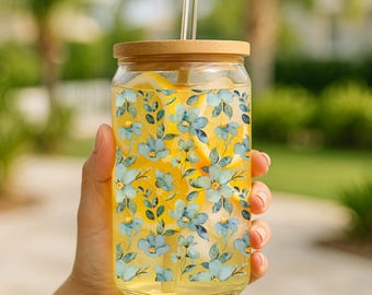 Daisy Glass Tumbler, Floral Iced Coffee Glass Cup, Cottage Core Reusable Can Glass, Nature Lover Eco Friendly Cup Gift, Bamboo Lid Tumbler