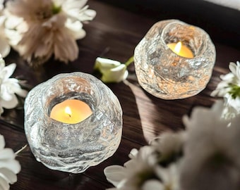 Coppia di portacandele Kosta Boda Snowball, grandi 10 cm in cristallo, di Ann Warff, in vetro artistico svedese vintage con etichette originali, set da 2