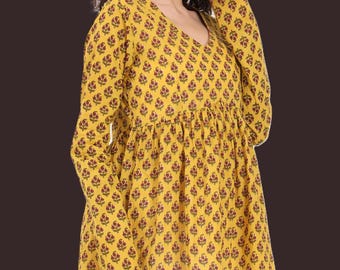 Top de algodón amarillo con estampado floral / Blusa de mujer con cuello en V / Top de verano estampado / Camisa informal bohemia / Túnica fluida / Ropa de uso diario