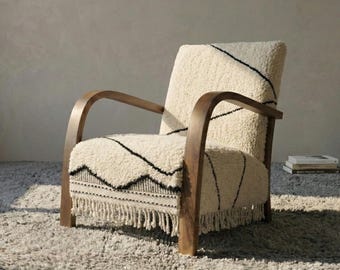 Beni Ourain-fauteuil, Marokkaanse berberaccentstoel, handgemaakte walnotenhouten fauteuil, bouclé-leesstoel, Scandinavisch woonkamermeubilair
