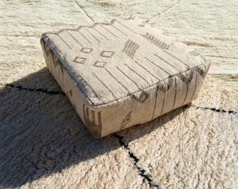 Handgemaakte Marokkaanse kelimpoef – vintage wollen Ottomaanse vloerkussen