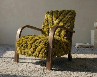 Marokkaanse berberfauteuil – Handgemaakte wollen fauteuil – Shaggy Boucle-accentstoel – Sculpturale houten stoel – Boho luxe stoelen
