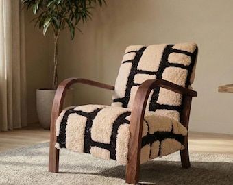 Stoel Marokkaans wollen tapijt – Fauteuil walnoothout – Handgemaakte accentstoel – Zwart-crème berberstijl – Boho Scandinavische loungestoel