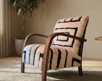 Stoel Marokkaans wollen tapijt – Fauteuil walnoothout – Handgemaakte accentstoel – Zwarte en crèmekleurige geometrische stoel – Scandinavische boho-fauteuil
