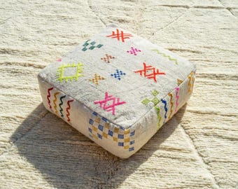 Meerkleurige kelim poefhoes van berberwol – vierkant Marokkaans vloerkussen