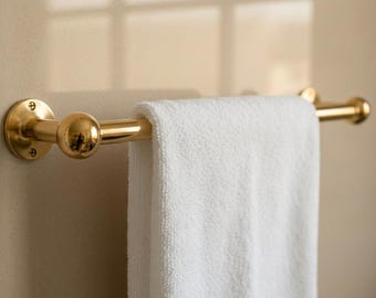 Barra para toallas de latón macizo sin lacar, toallero artesanal, colgador de toallas de baño de estilo antiguo.