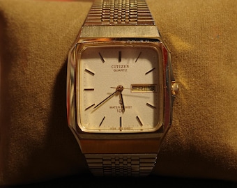Citizen Crystron gold tone Quartz 5500-F50077 Day/Date man's wristwatch