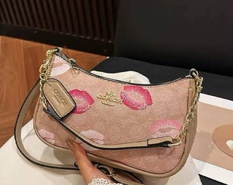 Coach Nolita 19 ピンクチェリープリント リストレット