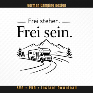 Könnte beinhalten: Schwarz-weiß Grafikdesign mit einem Wohnmobil, das auf einer Straße in Richtung Berge fährt, mit dem deutschen Text "Frei sein." und "German Camping Design" oben. Enthält SVG, PNG und Instant Download Text.