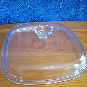 PYREX Square  bakeware lid to fit Pyrex,Corning,Lodge, Nuwave,and others. 9.25 in. inside dimensions x 19.5 in outer dimensions.  No chips .