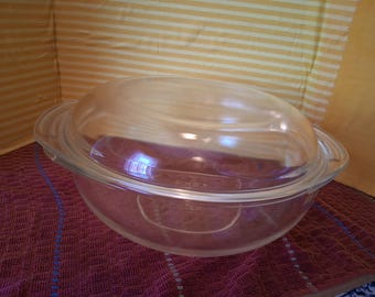 Vintage PYREX casserole dish with lid. # 024.  2 QT. Marked #23. Capital lettering . Lid marked capital PYREX 684- c-2. Pre-owned.