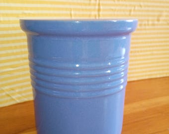 Pampered chef family heritage stoneware utensil holder. 1.5QT.