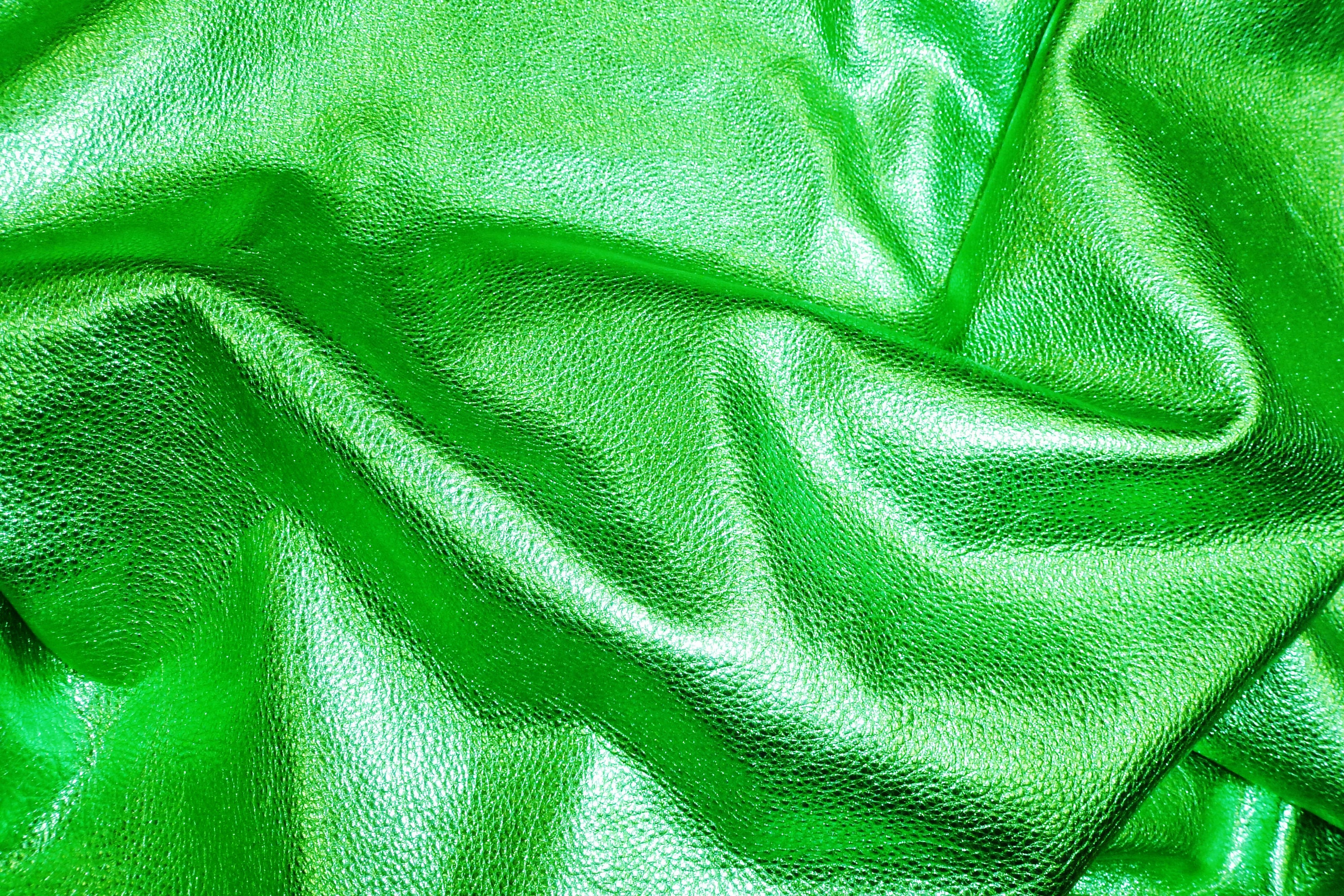 Pebbled Metallic 12x20 15x15 Emerald Green Shows The Grain