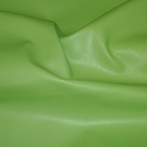 Piel de vacuno de grano superior Divine de 8" x 10" VERDE LIMA, 2-2.5 oz/0.8-1 mm PeggySueAlso® E2885-03, disponible en Devine