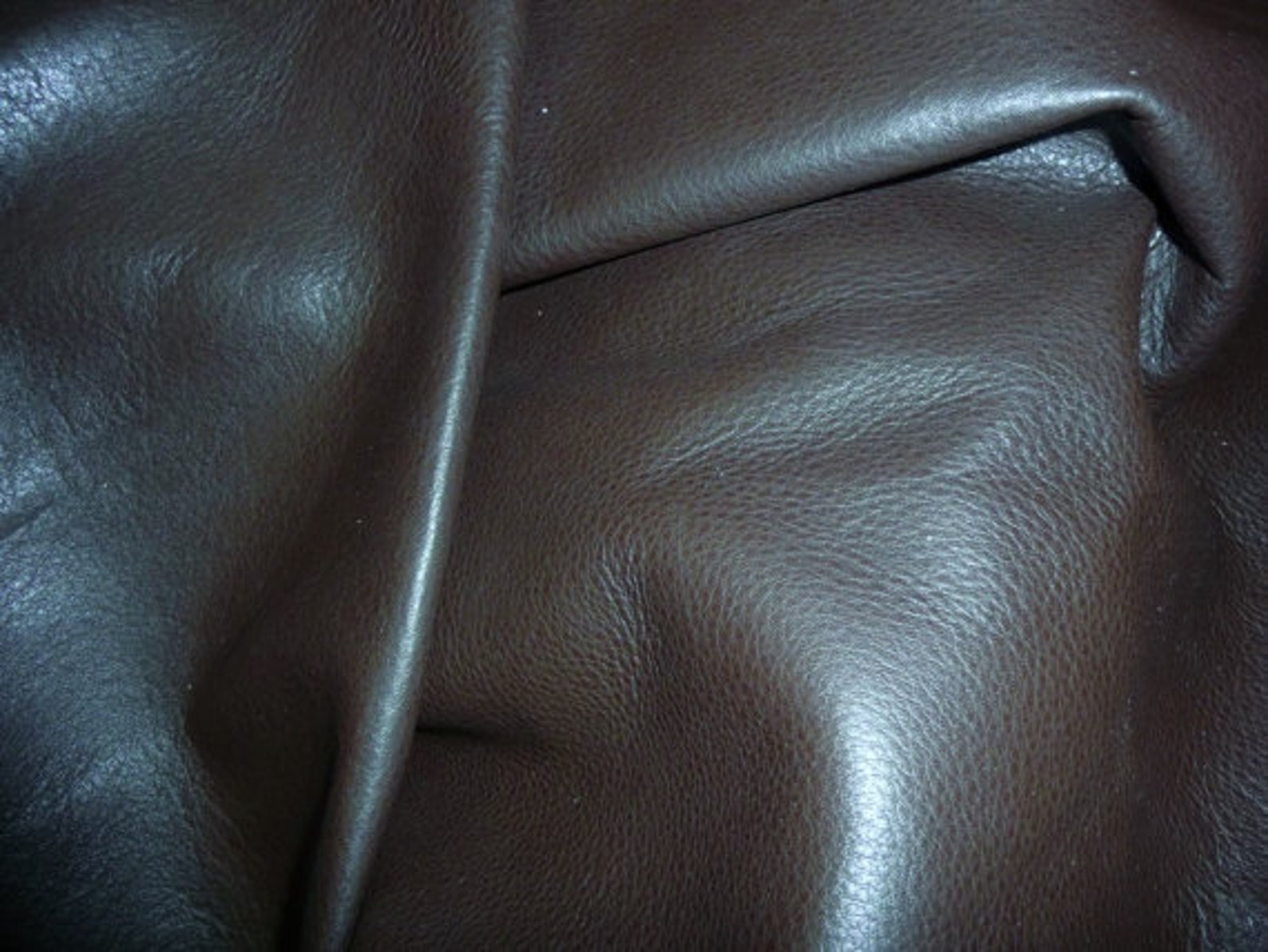 Кожевенная 12. Шоколадная кожа. Кожа кожаная шоколадная. Кожа кожаная шоколадная мягкая. Шоколадная кожа текстура.