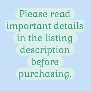 Op de afbeelding: Een set van drie keramische nestkommen in blauwe, groene en witte tinten. De kommen hebben een gespikkelde glazuur en een eenvoudig, modern ontwerp. De grootste kom heeft een diameter van ongeveer 18 cm.