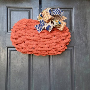 Chunky Yarn Pumpkin Wreath - pumpkin wreath burlap wreath fall wreath pumpkins orange pumpkin door decor door hanger door wreath fall decor