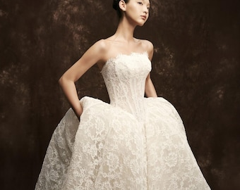 Luxury Lace Ball Gown Fairy Fantasy Corset Wedding Dress Strapless Corset Bridal Gown Princess Wedding Dress with Train
