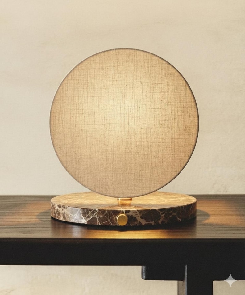 RESERVA: Lámpara de mesa de mármol Capsula