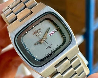 Vintage Seiko 5 automatisk klocka | Silver Sunburst-urtavla, TV-boett, retro armbandsur från 1970-talet