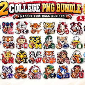 Op de afbeelding: Een digitaal pakket met 32 college mascotte football ontwerpen met diverse dieren en figuren die footballs vasthouden, vergezeld van universiteitsletters. De tekst luidt 32 COLLEGE PNG BUNDLE, MASCOT FOOTBALL DESIGNS, 32 DESIGNS en INSTANT DOWNLOAD.