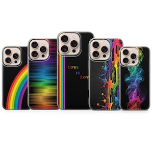 Könnte beinhalten: Eine Sammlung von fünf Handyhüllen mit verschiedenen Designs. Eine Hülle zeigt einen Regenbogen, eine andere horizontale Regenbogenstreifen und eine dritte zeigt einen vertikalen Regenbogenstreifen mit dem Text "Love is Love". Die restlichen Hüllen zeigen farbenfrohe abstrakte Kunst.