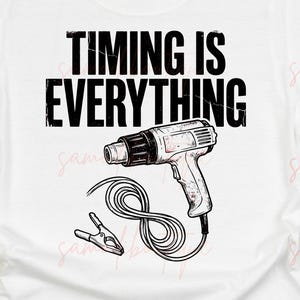 El momento oportuno lo es todo SVG/PNG, diseño de humor mecánico, regalo para amantes de los coches, gráfico de luz de sincronización vintage, sublimación de camisetas de talleres de reparación de automóviles