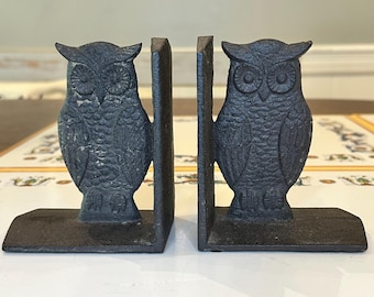 aparadores de livros vintage em forma de coruja, feitos de ferro fundido.