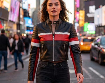 Chaqueta corta de piel de cordero negra hecha a mano estilo motero - Chaqueta corta de cuero para mujer, abrigo de cuero a rayas, conjunto motero para mujer, prenda corta elegante y moderna.
