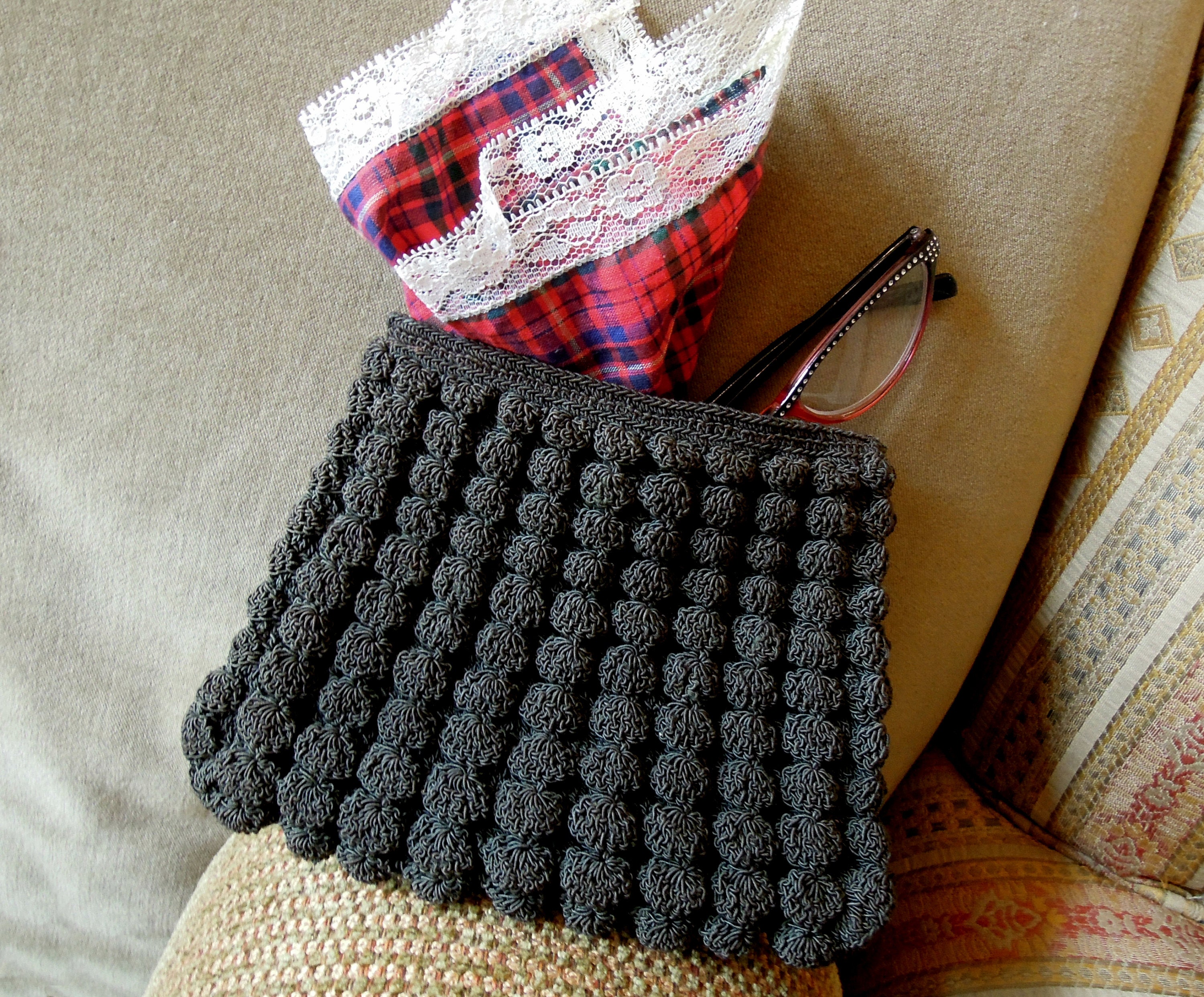 Vintage Chocolate Brown Crochet Clutch / 40 display picture 1