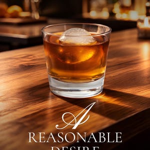 Może przedstawiać: Szklanka bursztynowego płynu z dużą kulą lodu, ustawiona na drewnianej powierzchni. Tekst "WRITTEN BY CLARA HOUSE" znajduje się na górze, a "A REASONABLE DESIRE" na dole. Scena jest słabo oświetlona.