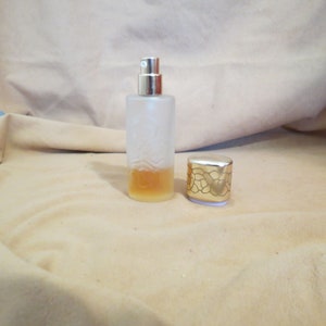 Vintage Quelques Fleurs Houbigant Eau De Parfum Atomizer Bottle With Contents Satin Glass Bottle Frosted Glass Bottle Perfume Bottle image 4