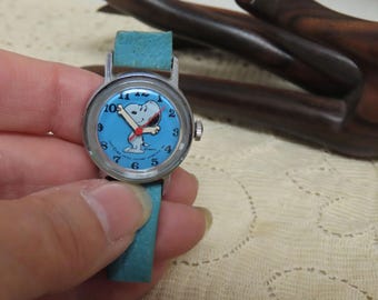 Vintage Snoopy Watch - Cream Strap, White Face, Snoopy on