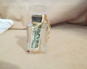 Bottiglia vintage Carven Parfums Vert Et Blanc con nastro originale e tappo in erba macinata, bottiglia di profumo francese realizzata in Francia