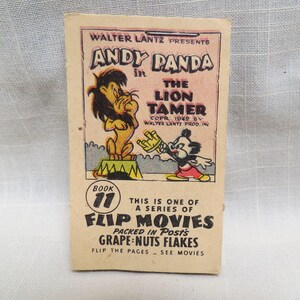 Peut inclure: Ancien flip book "Andy Panda dans Le Dompteur de Lions", Livre 11, de Post's Grape-Nuts Flakes. La couverture montre Andy Panda, un lion et un personnage ressemblant à Mickey Mouse. Le texte dit "Tournez les pages - voyez les films."