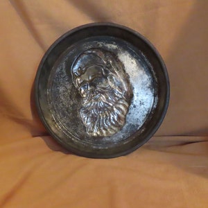 Vintage Santa Claus Face Embossed Cake Pan Baking Pan image 2