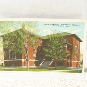 Antike Postkarte Mädchen Dromitory McPherson College McPherson Kansas