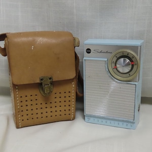 Vintage Sears Silvertone Transistor Radio With New Battery In Leather Carrying Case Works Powder Blue