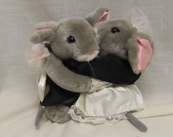 Vintage Dakin Moustrimony Hugging Bride and Groom Mice With Hang Tag Good Housekeeping Seal Of Approval