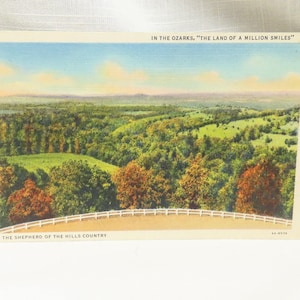 Cartão postal vintage de lembrança na terra de um milhão de sorrisos de Ozarks, cartão postal não utilizado do país de Shepherd of the Hills