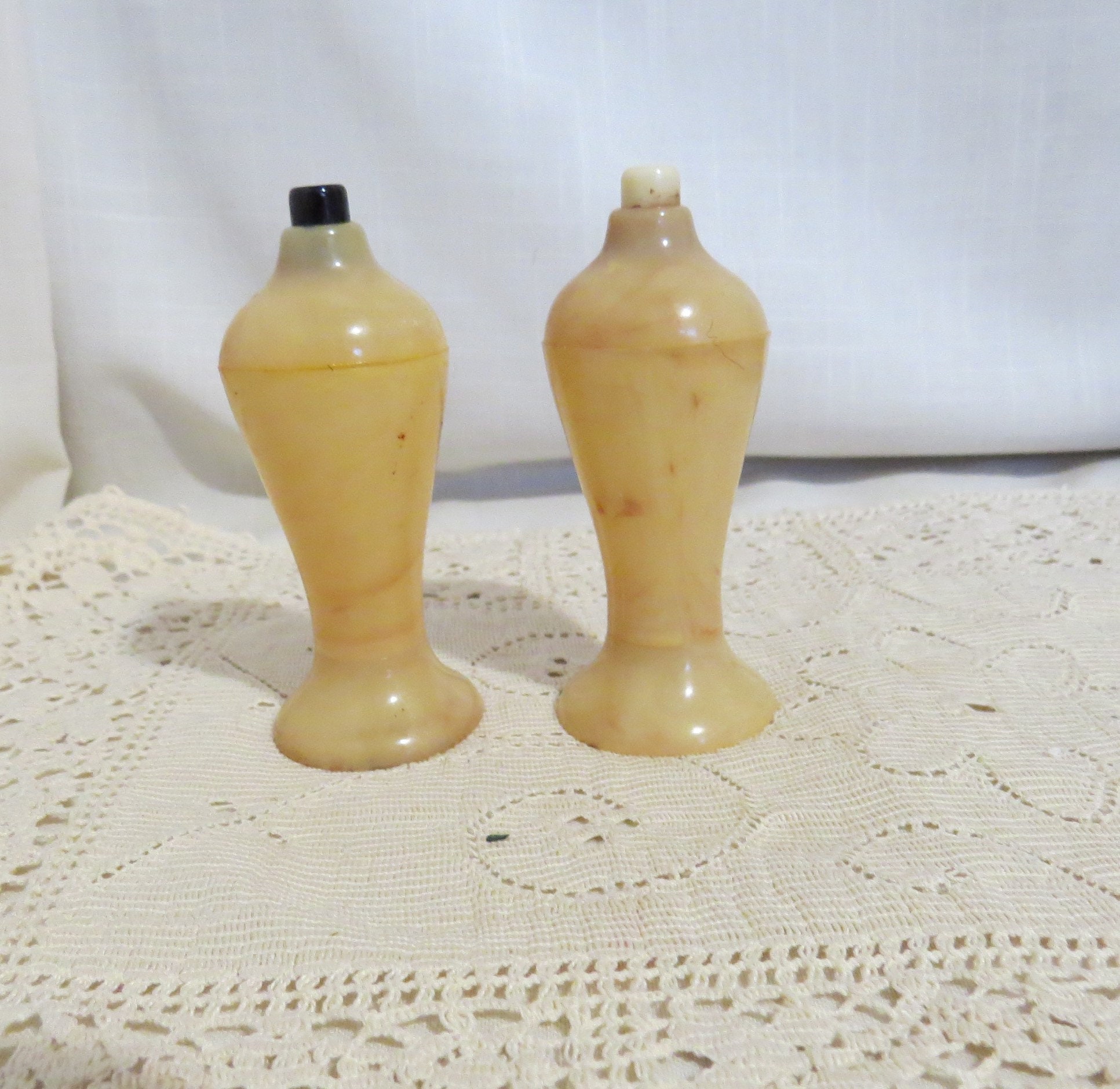 * Vintage Carvanite PINK Plastic Push Button Salt and Pepper Shakers.