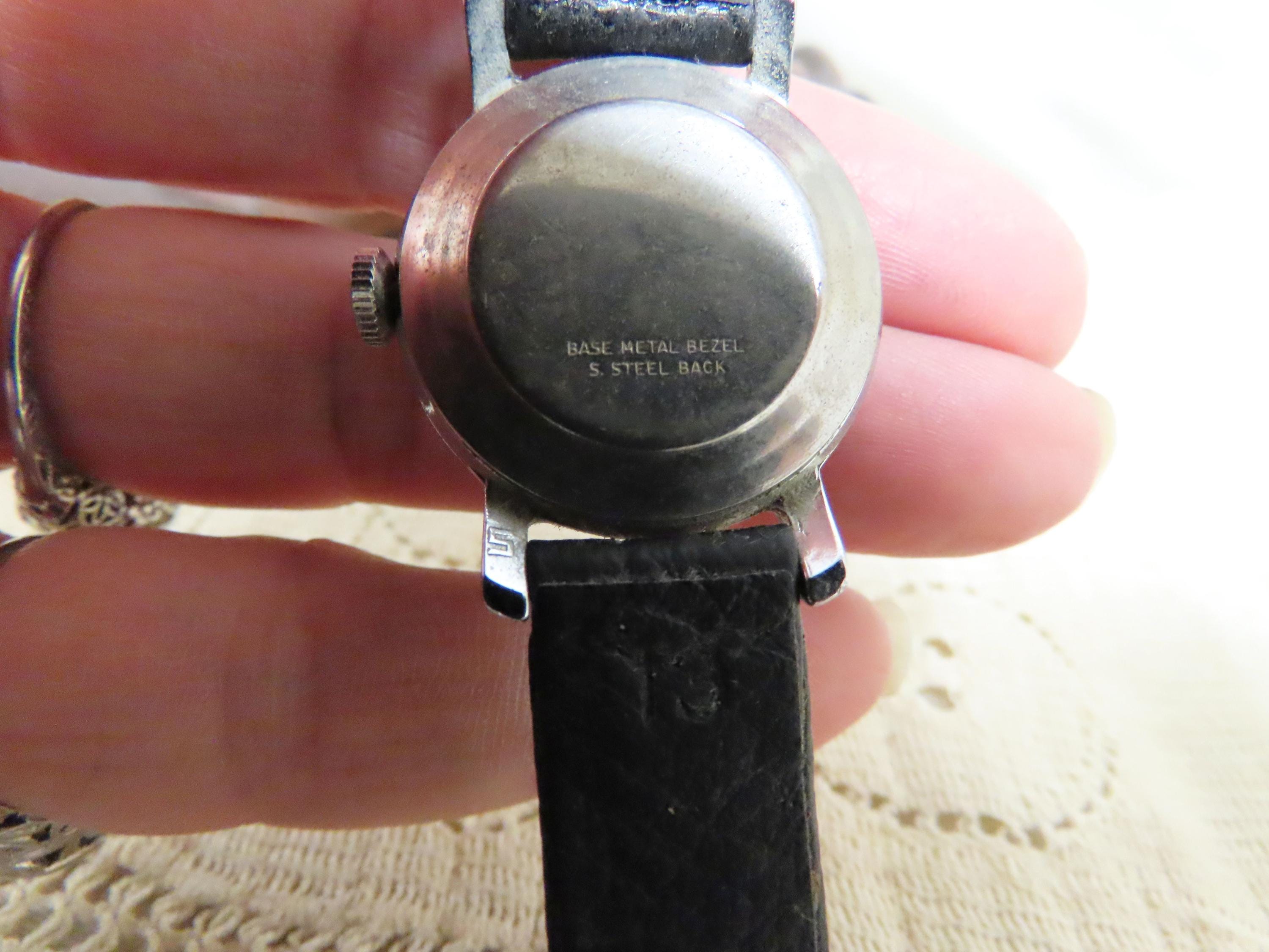 SALE Vintage Lucy Mechanical Wrist Watch With Leather Band  display picture 3