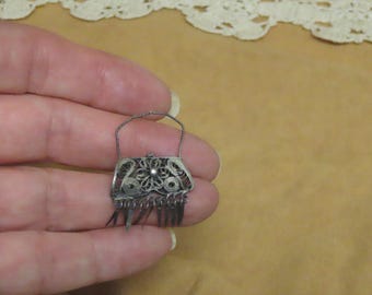 Borsa per bambola antica in filigrana d'argento con frange in filigrana